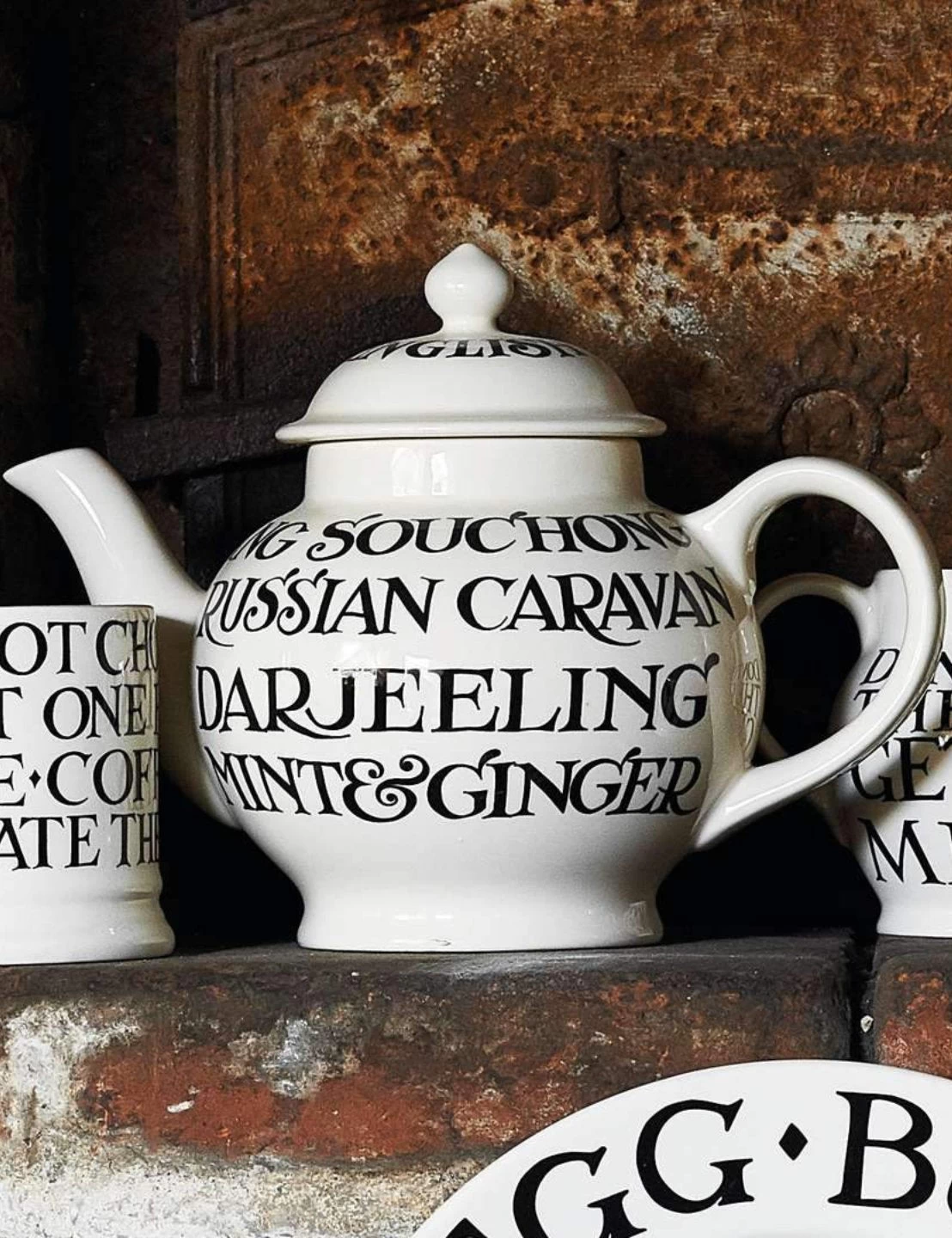 Black Toast 4 Mug Teapot - Image 2